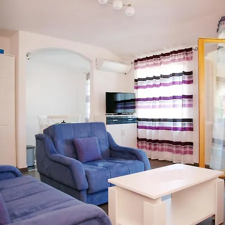 Apartment Vacation For 4 Persons